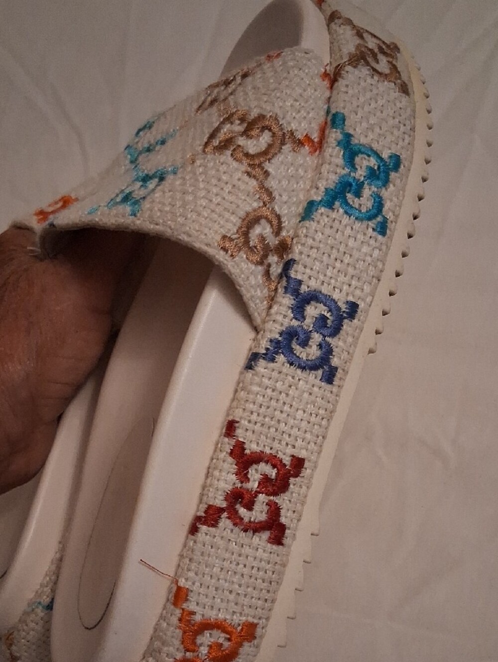 FAUX Gucci Women's Multicolor GG Embroidered White Slide SLIDES - Picture 4 of 5